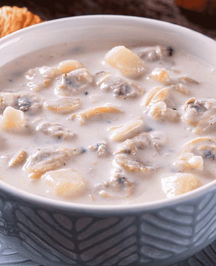 New England Clam Chowder (Creamy Clam Soup)