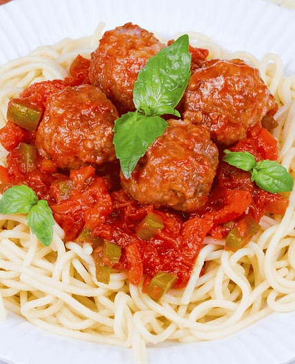 Spaghetti and Meatballs (Pasta with Tomato Sauce and Meatballs)