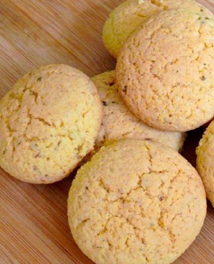 Broa de Milho Vegana com Erva-Doce