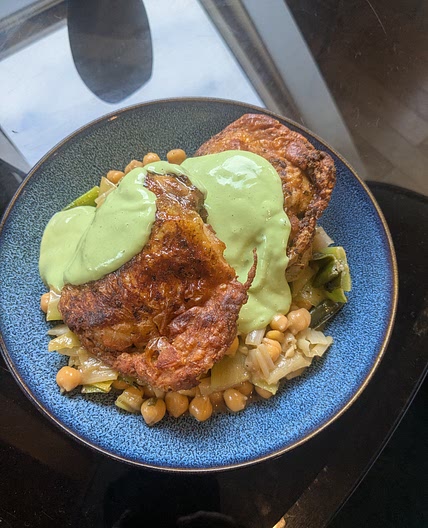 Chicken, leeks, chickpeas and green dressing