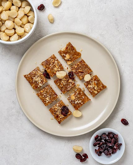 Tahini and nut fudge
