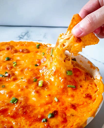 PARTY Buffalo Chicken Dip No Cream Cheese (Easy!)