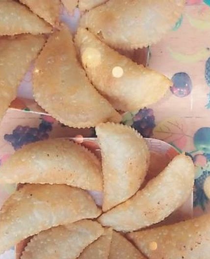 ड्राई फ्रूट्स गुजिया (Dry fruits gujiya recipe in Hindi)