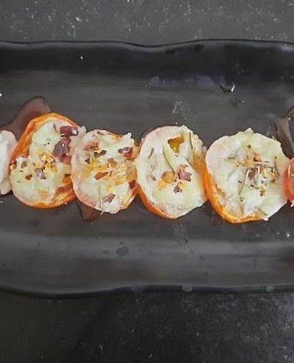 बेक्ड चीज़ टमाटर (Baked cheese tamatar recipe in Hindi)