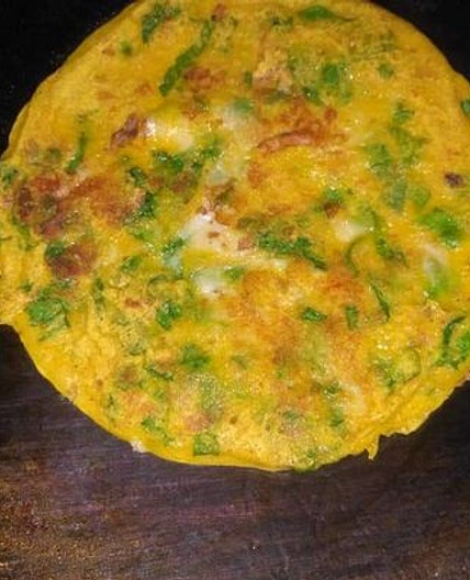 तवा पालक चीज़ चीला (Tava Palak Cheese Chilla Recipe In Hindi)