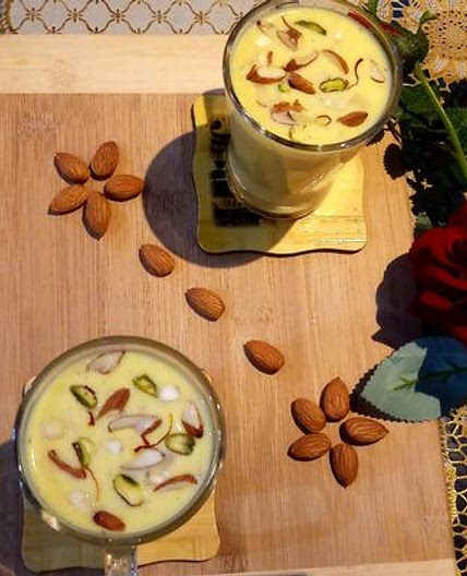 बादाम मिल्कशेक (badam milkshake recipe in Hindi)