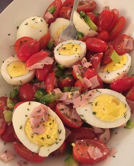 Salada saúdavel de ovos e tomate