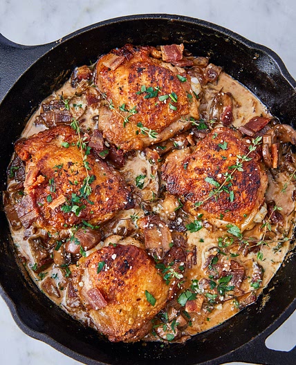 Keto Bacon Chicken Thighs With Garlic Cream Sauce