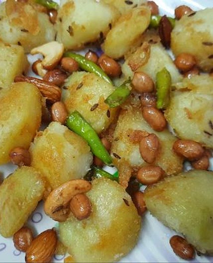 व्रत वाले जीरा आलू (Vrat wale jeera aloo recipe in hindi)
