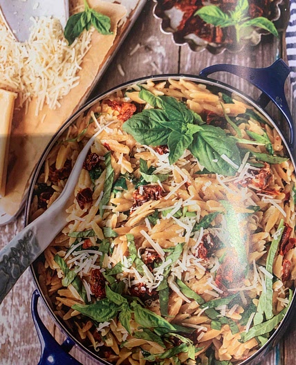 Creamy sun-dried tomato with orzo and spinach 