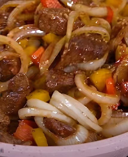 Carne com cebola e pimentão