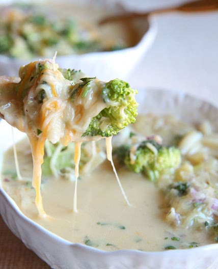 Broccoli-Cheddar Macaroni Soup