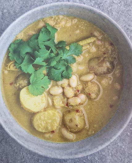 Maleisian curry with baby potatoes and white beans