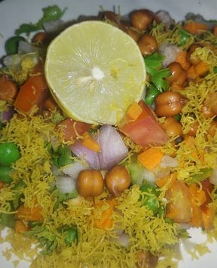 टमाटर गाजर की चाट (tamatar gajar ki chaat recipe in Hindi)