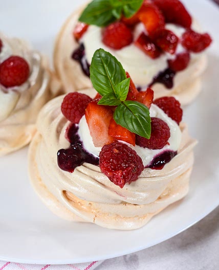 Miniature Pavlova Recipe with Mixed Berries