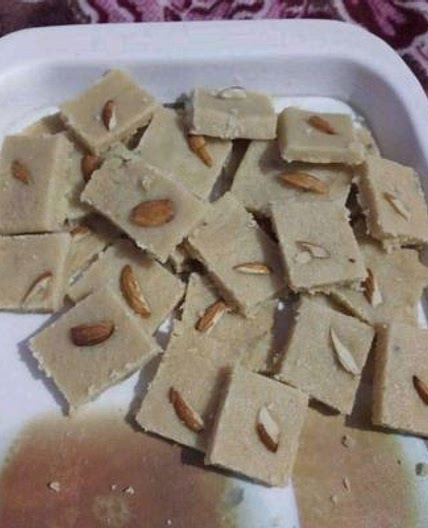 मावा बादाम बर्फी (mawa badam barfi recipe in Hindi)