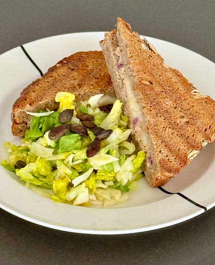 Tuna melt with fennel salad