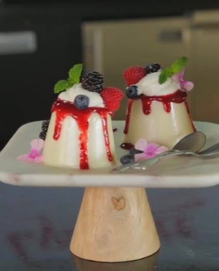 Panna Cotta de Vainilla con Frutos Rojos