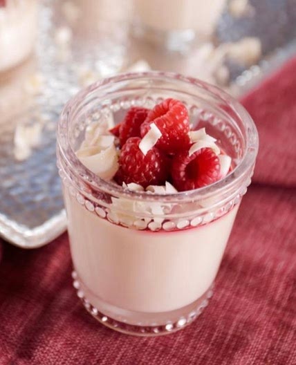Panna Cotta de Chocolate blanco y Salsa de Frambuesa