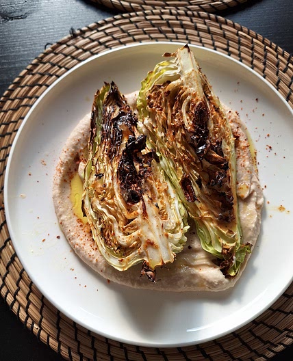 Geroosterde Spitskool met Miso-Boter & Wittebonencrème