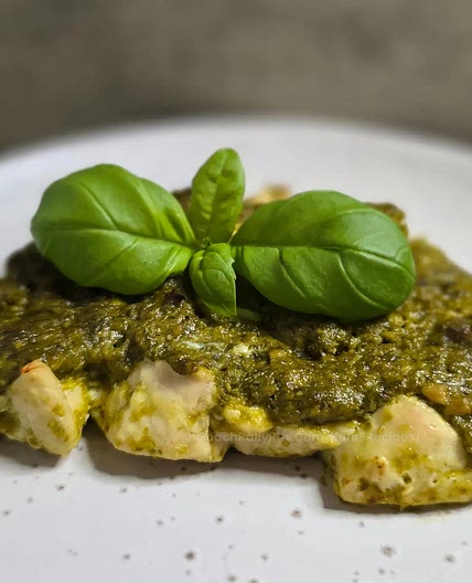 2-Ingredient Keto Pesto Chicken Bake