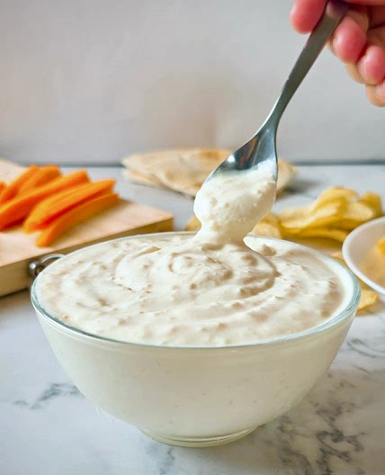 EASY Garlic Dip Recipe (Simple Creamy Dipping Sauce!)