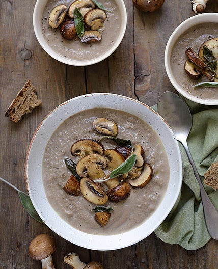 Soupe crémeuse et protéinée aux champignons 