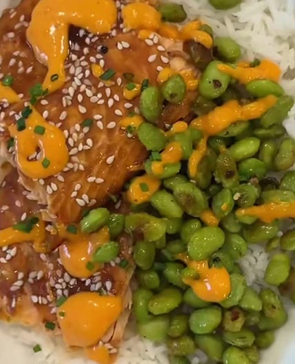 HIGH PROTEIN SPICY SALMON BOWLS 😍