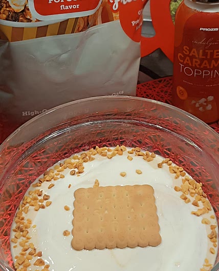 Over night porridge caramello e biscotto