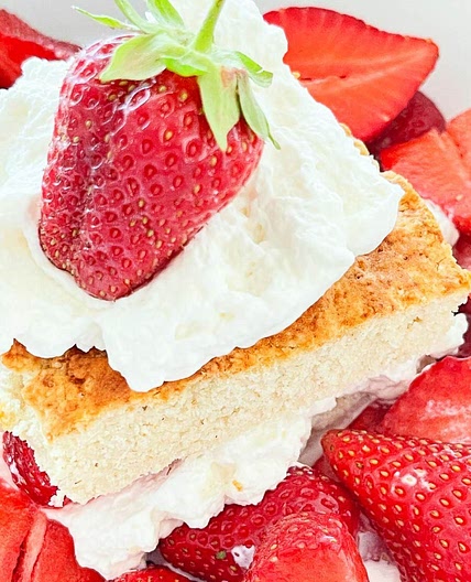 BREAKFAST STRAWBERRY SHORTCAKE