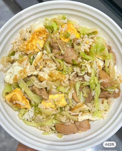 🍛 Mexidão de arroz com frango, repolho e ovo