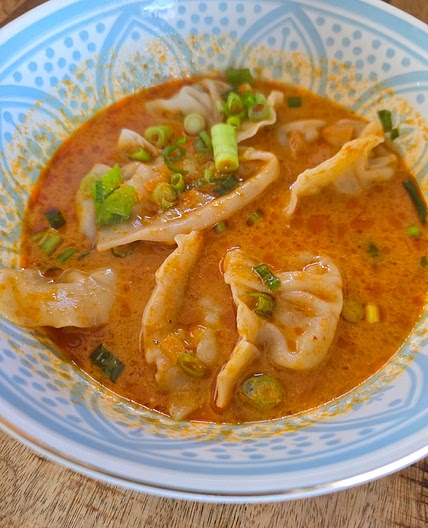 Rode curry wonton/gyoza soep