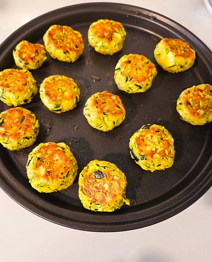 Polpette di zucchine leggere e croccanti in microonde con frittura ad aria #Microonde #Microwave