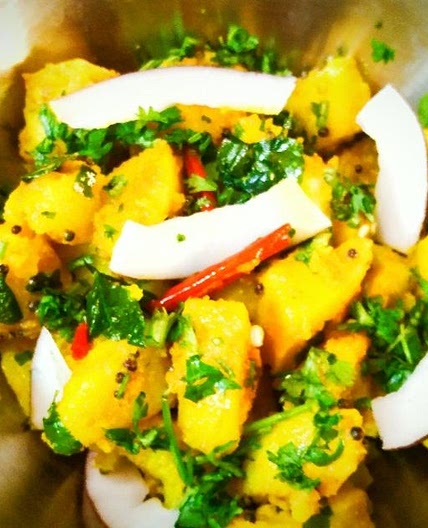 बटाटा भाजी (Potato Bhaji Recipe In Hindi)