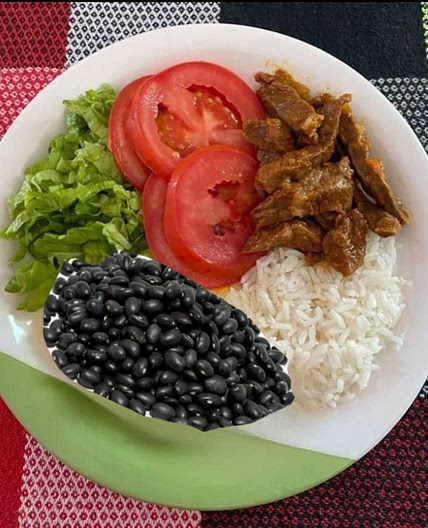 Arroz,feijão,carne e salada