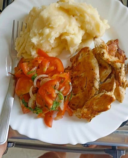 🐔 Filé de Frango com Purê de Batata e Salada de Tomate