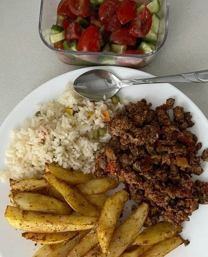 🌱Arroz com Legumes, Carne Moída, Batata Rústica e Salada de Pepino com Tomate