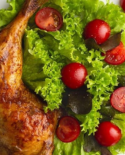 Poulet à la portugaise avec salade verte