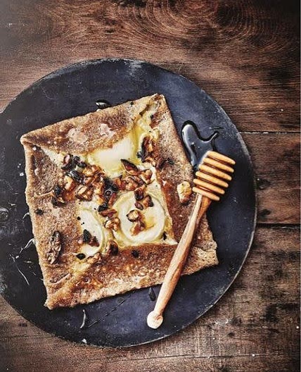 Galette chèvre, miel et pommes caramélisées