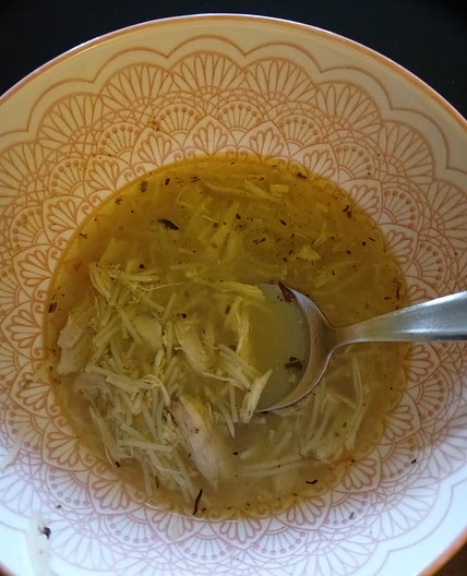 sopa de pollo