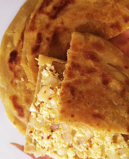 पनीर प्याज़ का पराठा (paneer pyaz ka paratha recipe in Hindi)