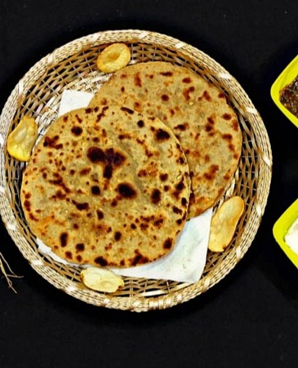 आलू चिप्स का पराठा (aloo chips ka paratha recipe in Hindi)