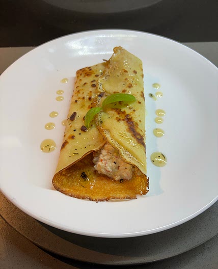 Crepes de ricotta con salsa de miel y limón