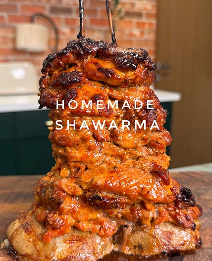 Easy hack to make Chicken Shawarma 🌯 I love a good Shawarma and nothing like a homemade one. It’s so tasty and I can customise it however I like it. The potatoes help us create that street style effect and it’s amazing if you have a party at home to impre