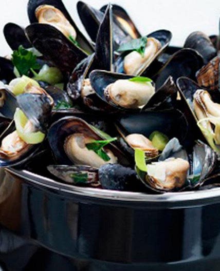 Mussels with White Wine and Garlic