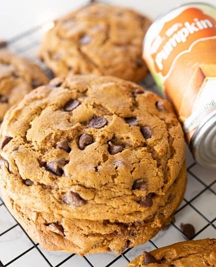 Crumbl Pumpkin Coccolate Chip Cookies
