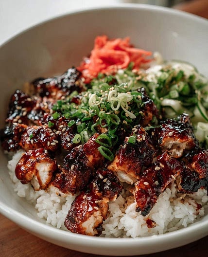 Bowl de Riz au Poulet BBQ Coréen Épicé