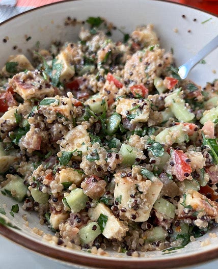 Ensalada de quinoa y halloumi