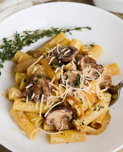 Vegan Creamy Pasta with Caramelized Onions and Mushrooms