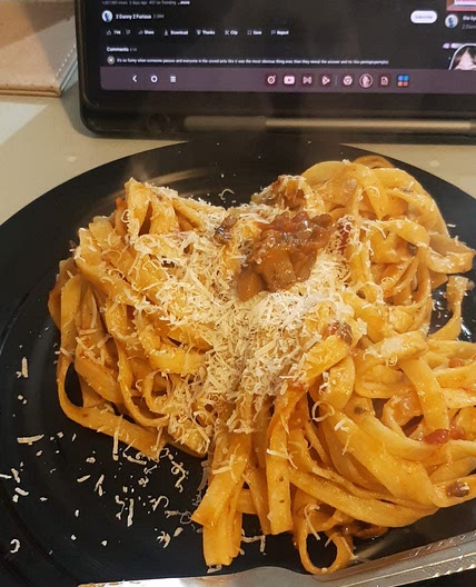 Relatively quick mushroom pasta sauce for broke college students